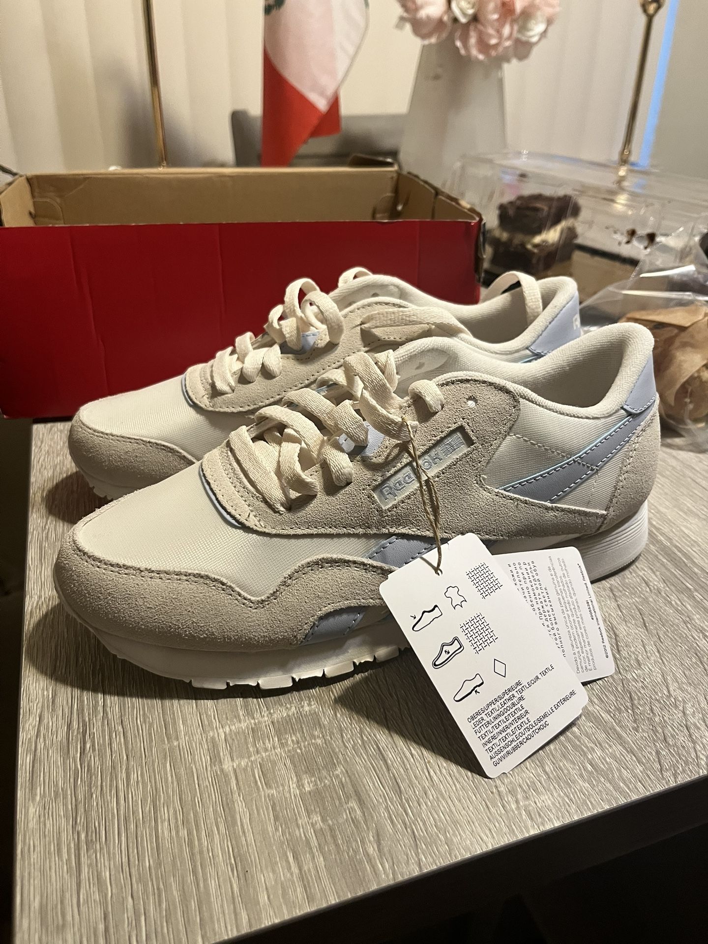 Reebok Women’s Shoes “Classic Nylon” Size 8.5
