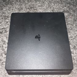 PS4 Slim 