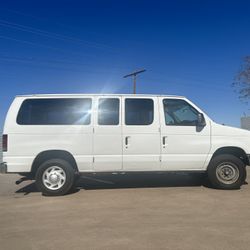 2009 Ford E350 Super Duty Passenger Van