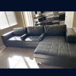 Sectional Couches 