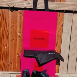 Saint Laurent (YSL) PARIS "Montaigne" 25 Derby Laced Black Patent Leather Flats/Dress Shoes. EU 38.5....US 7.5.... 1 inch heel