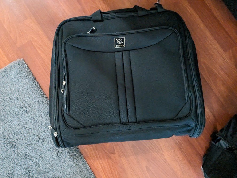 Suit Carry On Garment Bag for Travel & Business Trips With Shoulder Strap

