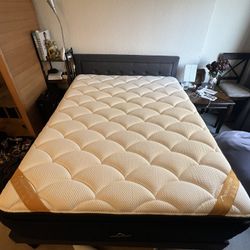 🌙 DreamCloud Premier Rest Queen Mattress – Like New! 🛏️