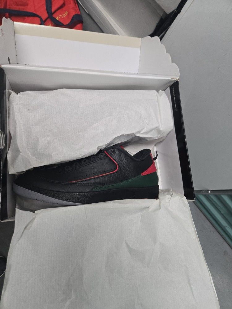 Jordan Retro 2 Low 