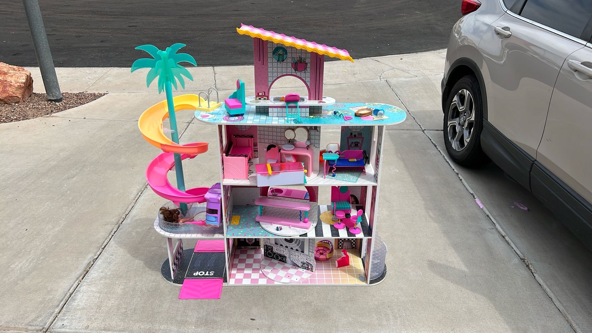 LOL Girl Doll House