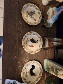 Vintage rooster plates
