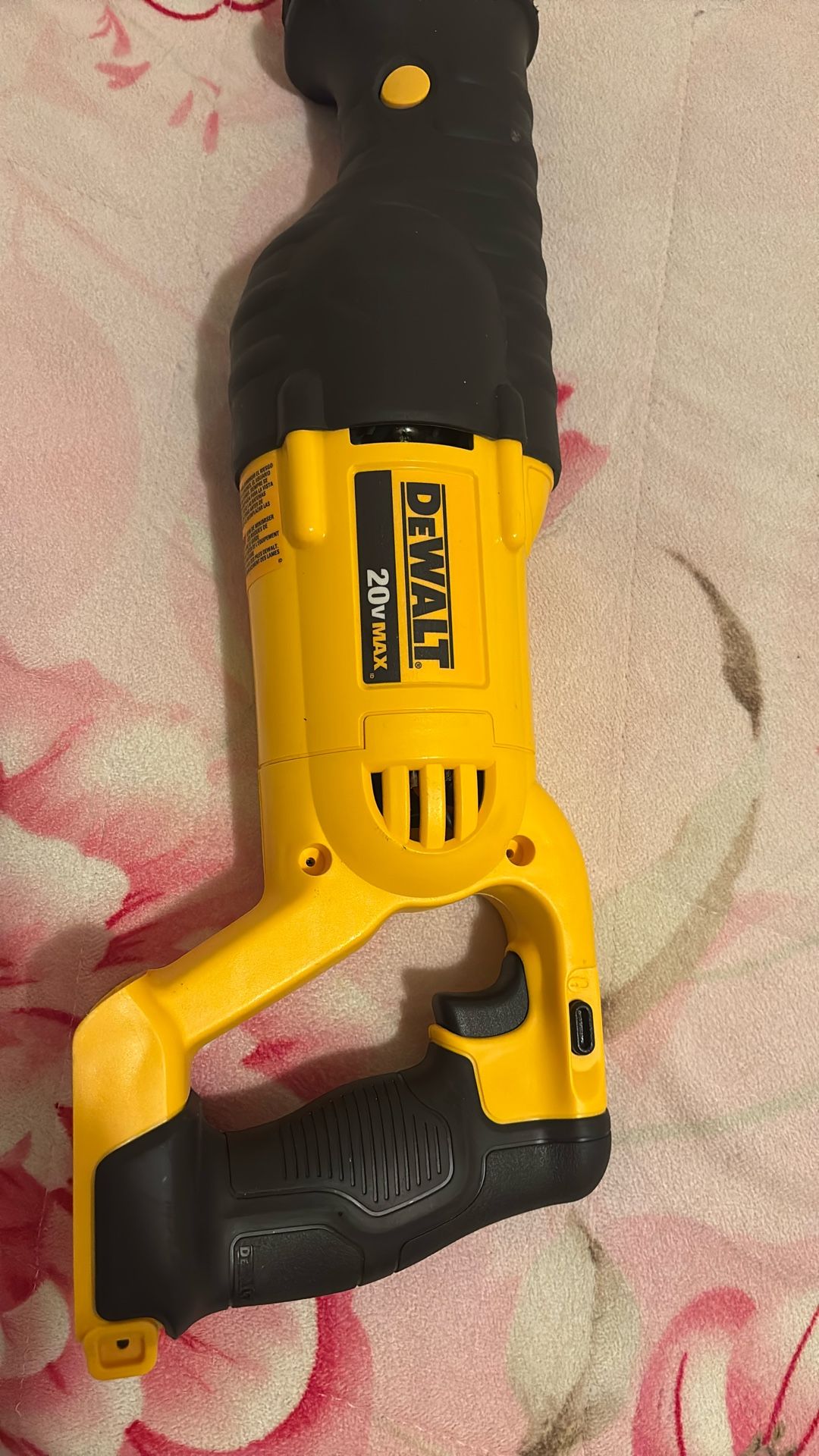 DE WALT  20 V SAW 