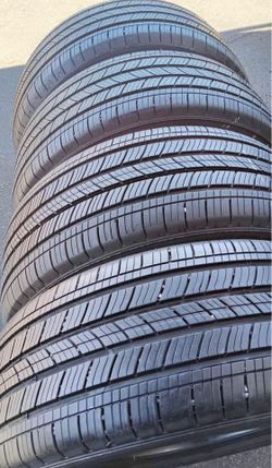 215/65/17 Michelin Selling a set of 4 tires in excellent condition 🫡