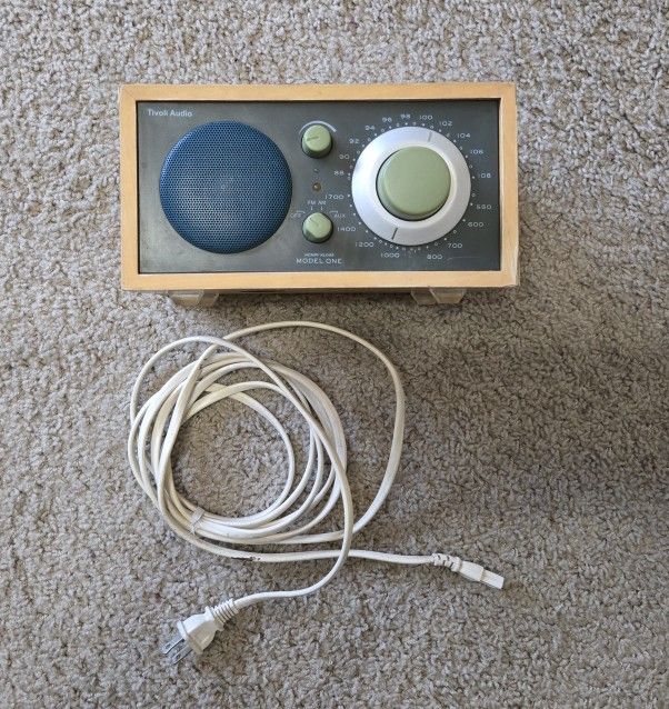 Tivoli Model One - AM Fm Radio 