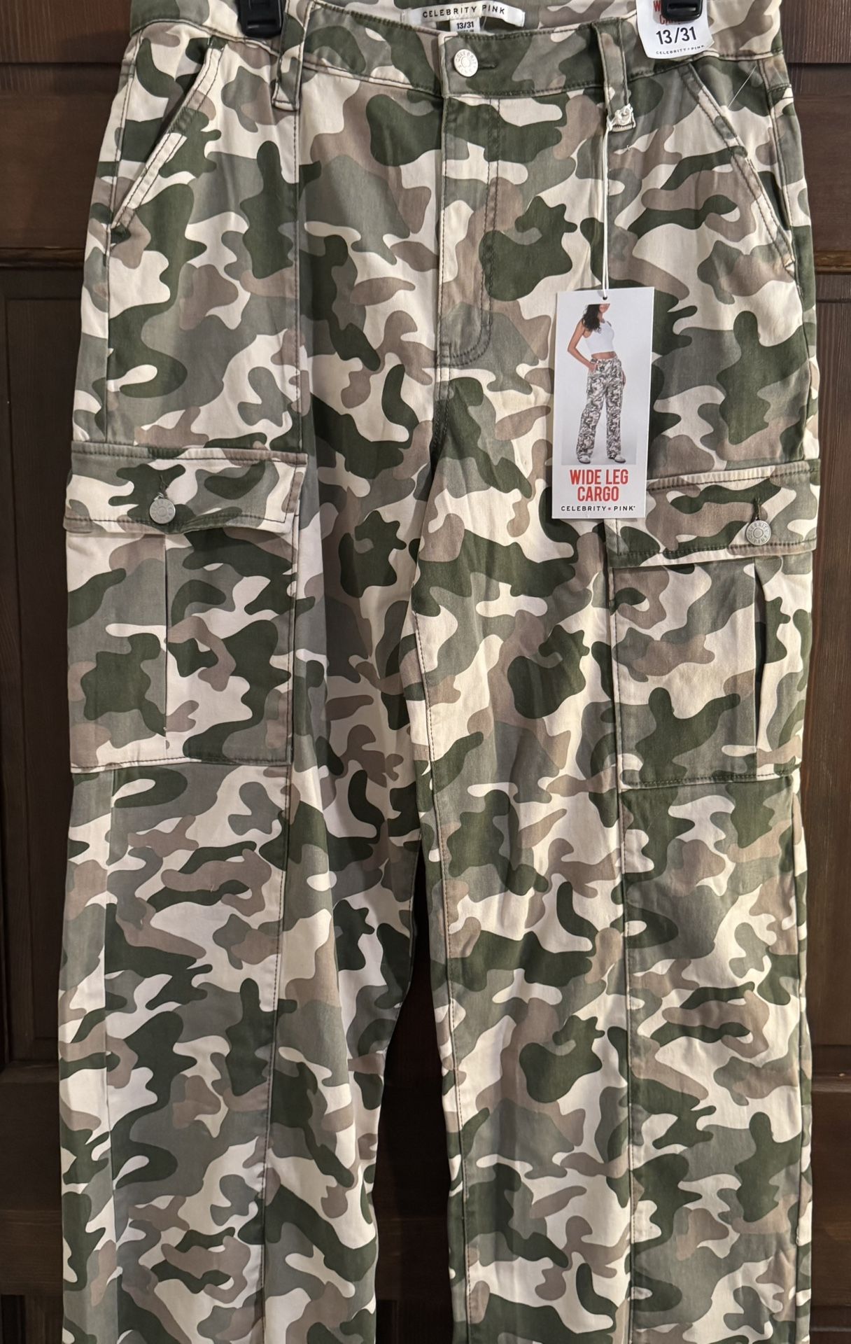Women’s Celebrity Pink Wide Leg Cargo Pants 13/31