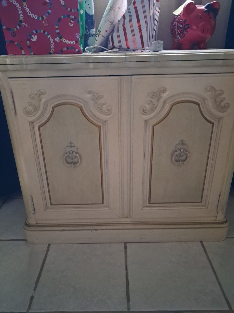 China Cabinet & Buffet