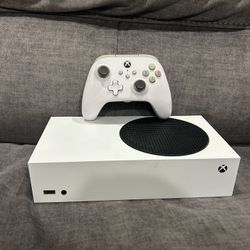 Xbox Series S with portable monitor 