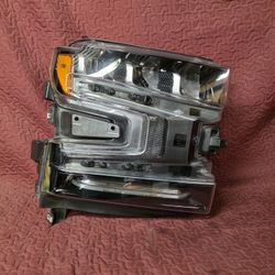 2019 - 2021 CHEVROLET SILVERADO 1500  RIGHT CHROME LED HEADLIGHT  OEM. P47697
