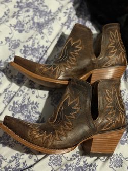 Ariat boots size 9
