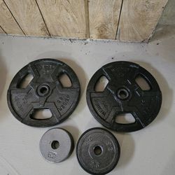 Weight Plates. (2) 25s (4) 2.5s