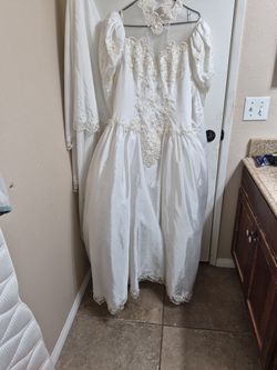 Beautiful White Wedding Dress, Bought In 95, Has A Bow In The Back