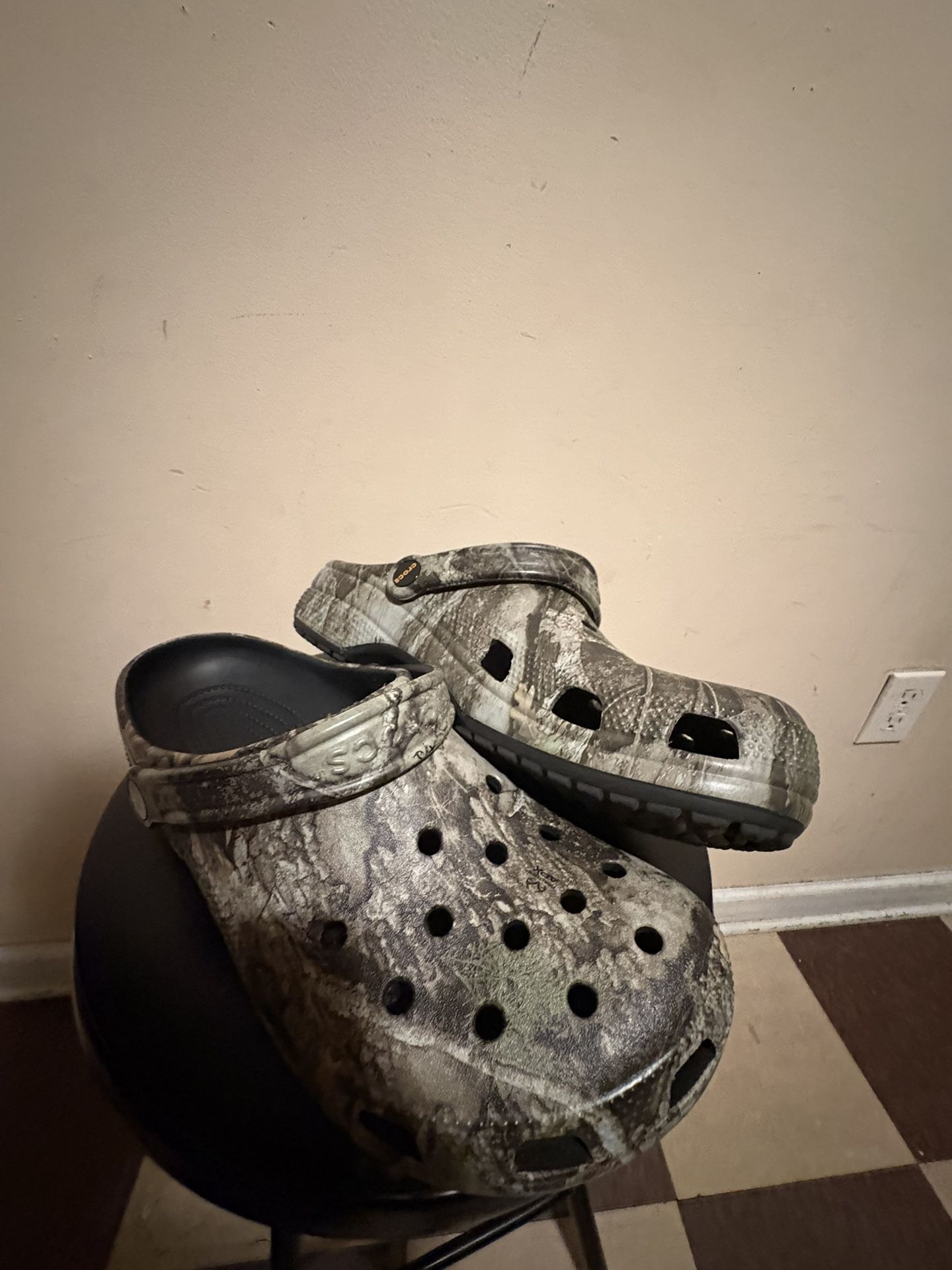Crocs Men's Classic Realtree APX Clogs Size 10 Used Excellent Condition No Tags