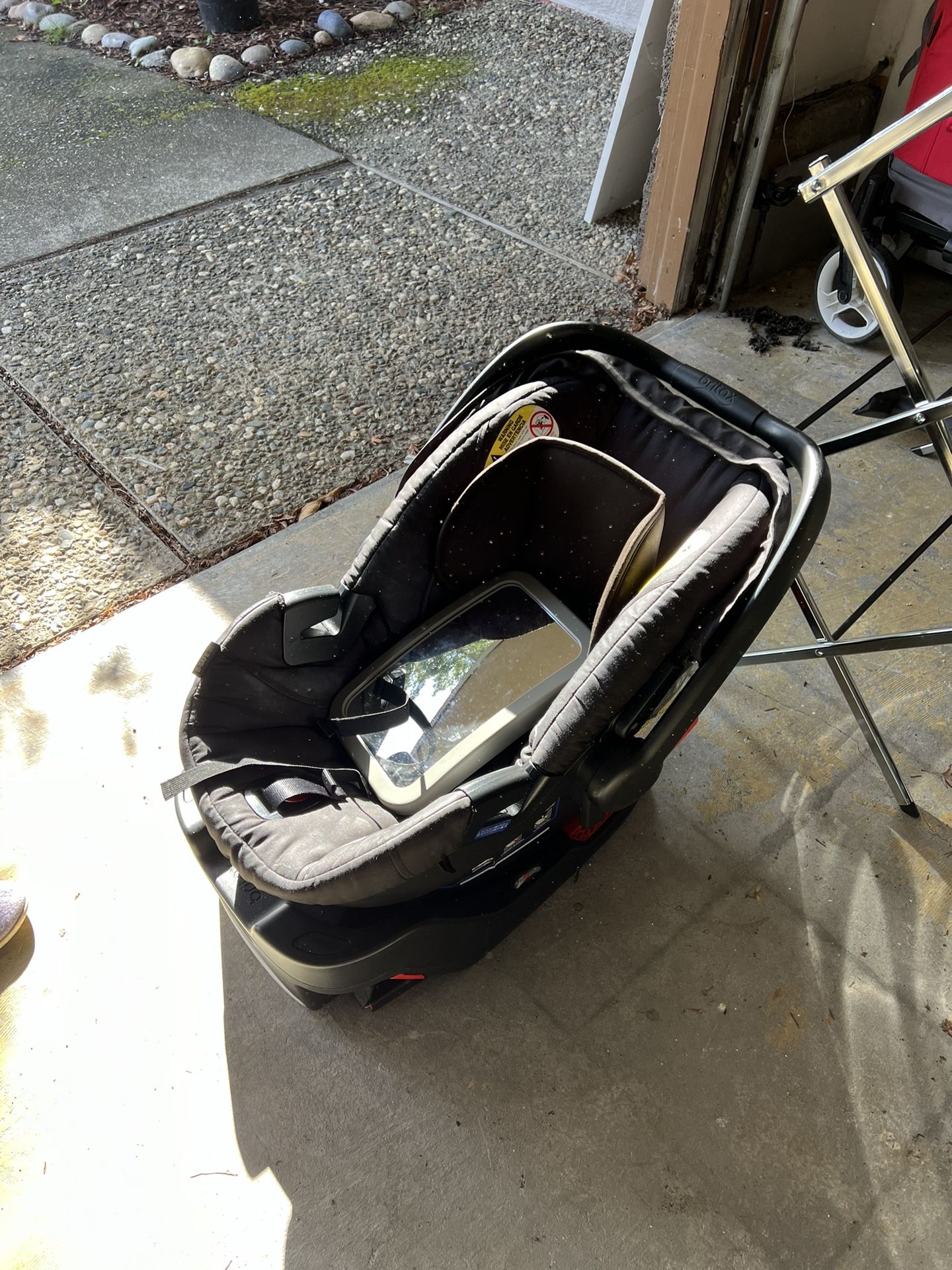 Britax B-safe 35 Infant Car Seat And Base With Mirror