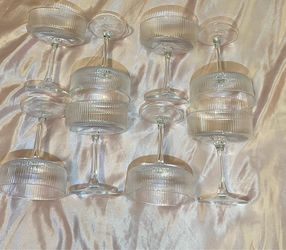 Wine glasses (8)