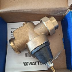 Watts
1 in. Lead-Free Brass FPT x FPT Pressure Reducing Valve