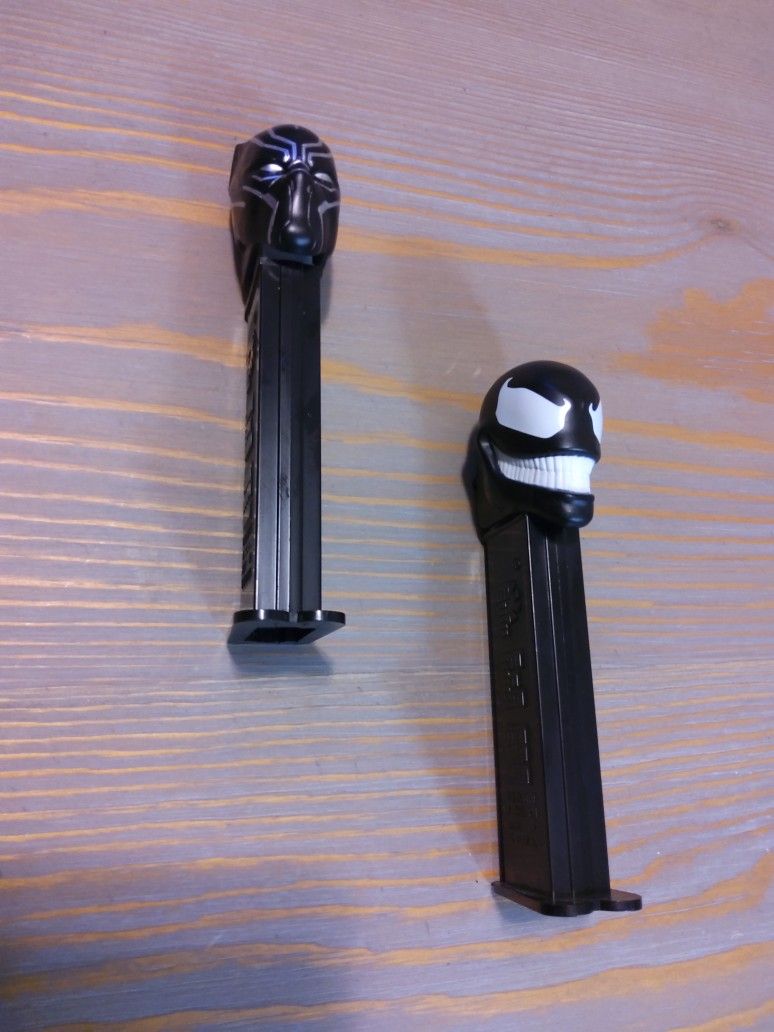Pez Dispenser Black Panther And Venom