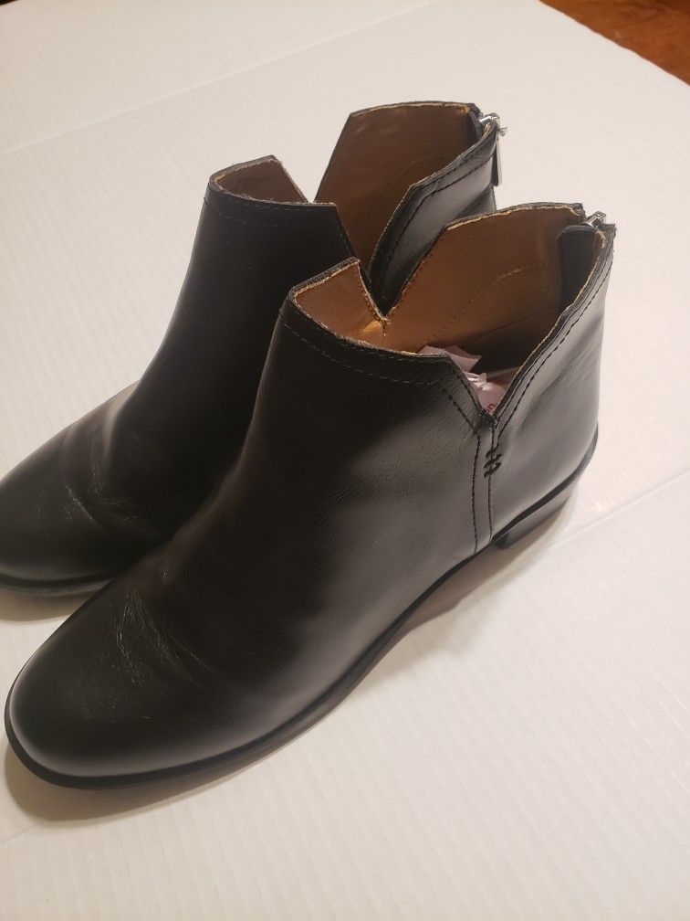 Adrienne Vittadini Truma Solid Black Ankle Boots