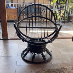 Papasan Swivel Chair