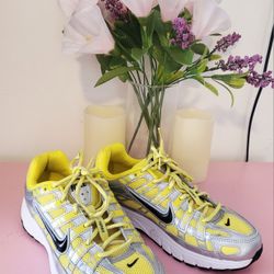 Pre-owned Glently Worn. Nike Sneakers. 