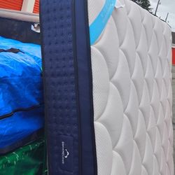 Dream Cloud King Mattress 