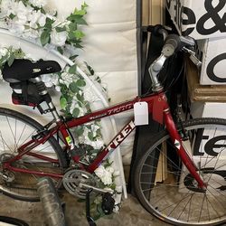 Trek 7200 Hybrid Bike
