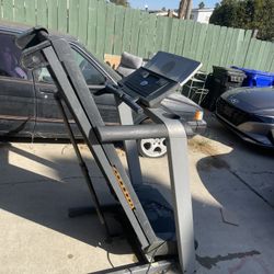 FREE TREADMILL READ DESCRIPTION 