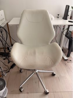 White gaming/ office chair