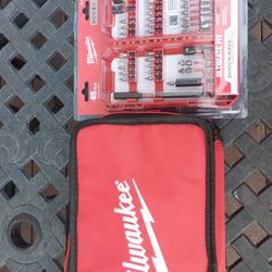 Milwaukee M12 Drill Kit