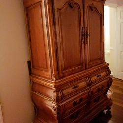 Thomasville Armoire