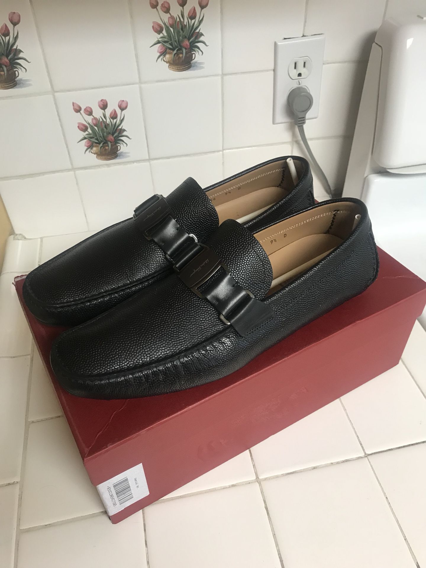 Salvatore Ferragamo Sardegna 9.5 Men- Authentic