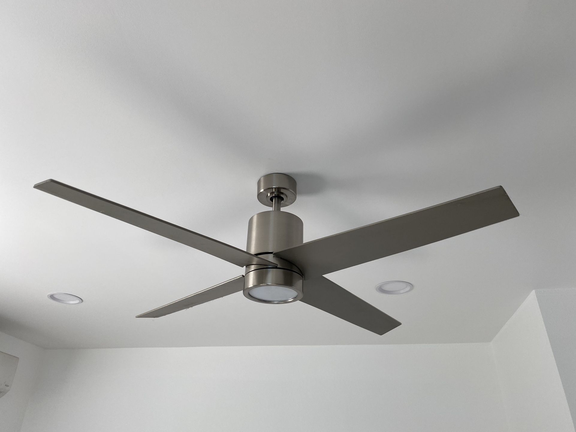 Ceiling fan with light and remote