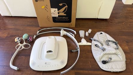 Like New - 4moms mamaRoo baby swing