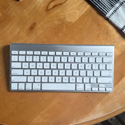 Wireless Apple Key Board