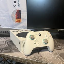 Modded Xbox Series w/ Monitor