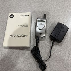 Vintage Motorola AT&T V60i Digital wireless Working Cell Phone With 2 Chargers