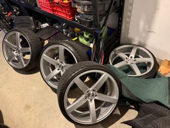 Used VOSSEN CV3 staggered 5x120 - 22x9/22x10.5 $1250 OBO