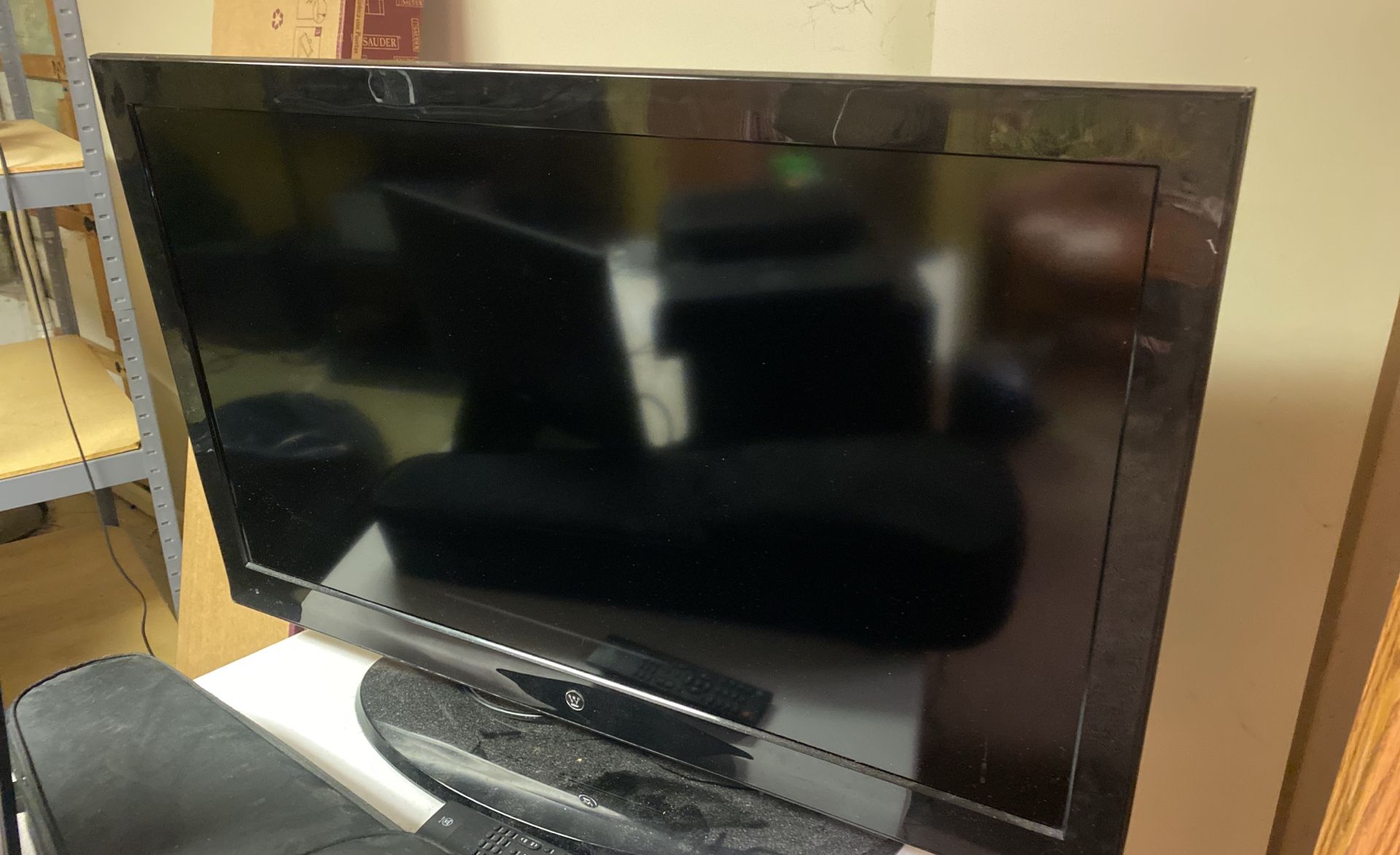 Westinghouse VR-4090 40” 1080p LCD HDTV – Includes Original Remote & Power Cord