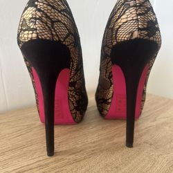 Nude/black Lace Sz 8 Heels