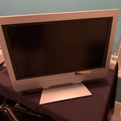 Vintage 2004 Toshiba 23” LCD TV DVD Combo HDMI Retro Gaming 23HLV84
