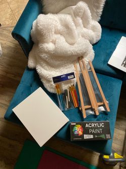 Canvas paint set perfect gift for the holidays! Pick up marina del Rey