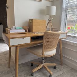 Modern Desk, Chair, and Lamp Set – Stylish & Functional