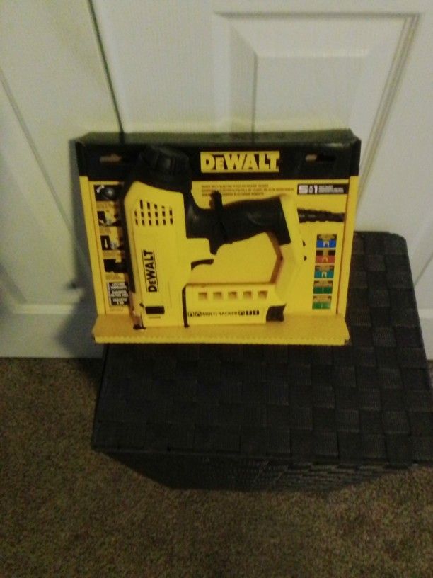 New DeWalt Heavy Duty Electric 5 In 1 Stapler And Nailer