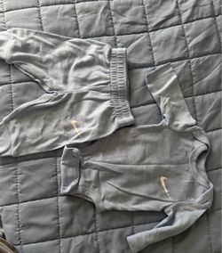 Nike Baby 2-Piece pants and Bodysuit Set