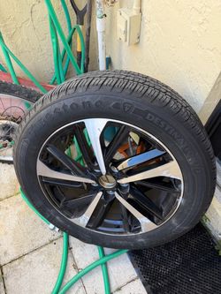 Toyota Corolla cross rim and tire