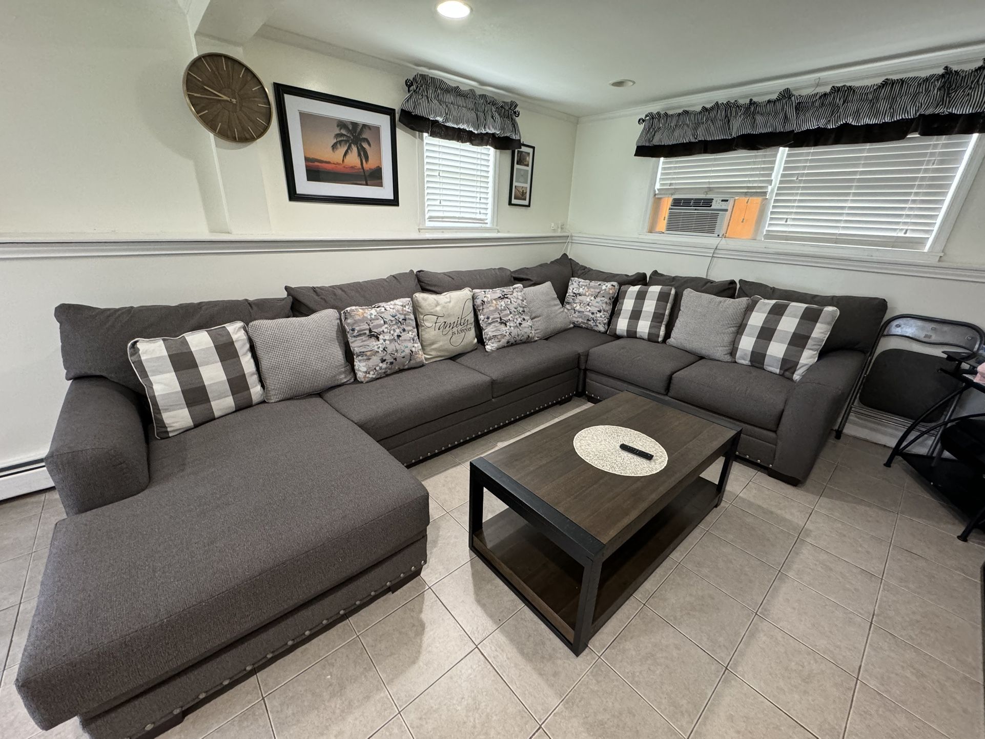 Sectional Sofa With Pull Out Sleeper And Coffee Table